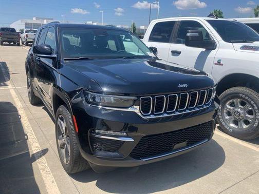Diamond Black Crystal Pearlcoat 2023 Jeep Grand Cherokee Limited