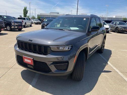 Baltic Gray Metallic Clearcoat 2023 Jeep Grand Cherokee Altitude