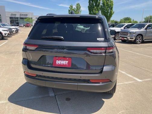 Baltic Gray Metallic Clearcoat 2023 Jeep Grand Cherokee Altitude