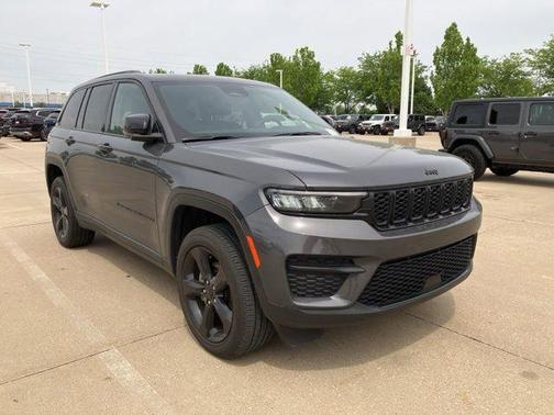Baltic Gray Metallic Clearcoat 2023 Jeep Grand Cherokee Altitude