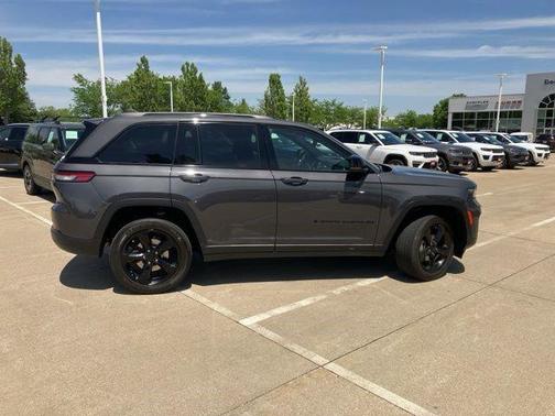 Baltic Gray Metallic Clearcoat 2023 Jeep Grand Cherokee Altitude