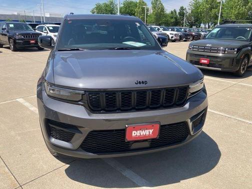 Baltic Gray Metallic Clearcoat 2023 Jeep Grand Cherokee Altitude