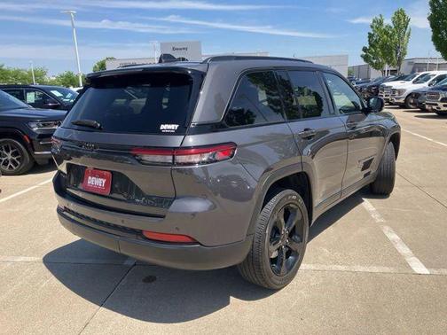 Baltic Gray Metallic Clearcoat 2023 Jeep Grand Cherokee Altitude