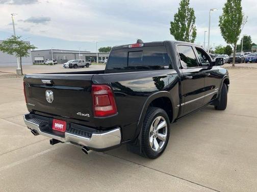 Diamond Black Crystal Pearlcoat 2022 RAM 1500 Limited