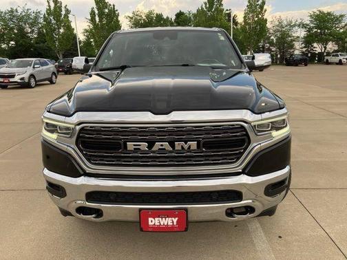 Diamond Black Crystal Pearlcoat 2022 RAM 1500 Limited