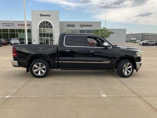 Diamond Black Crystal Pearlcoat 2022 RAM 1500 Limited