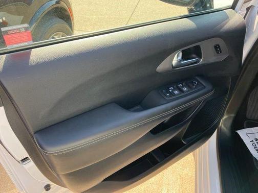 Bright White Clearcoat 2025 Chrysler Pacifica L