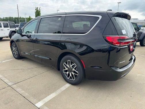 Pxj 2027 Chrysler Pacifica Limited