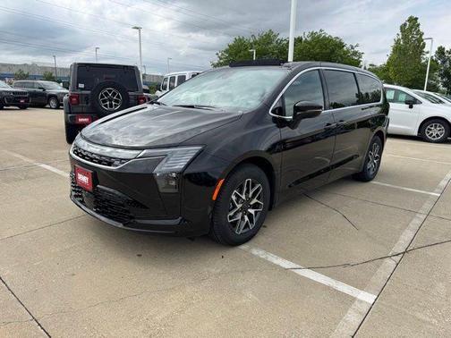 Pxj 2027 Chrysler Pacifica Limited