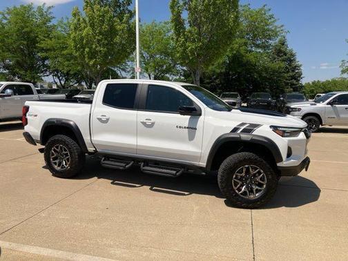 Summit White 2024 Chevrolet Colorado ZR2