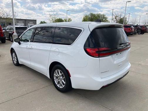 Bright White Clearcoat 2024 Chrysler Pacifica Touring L
