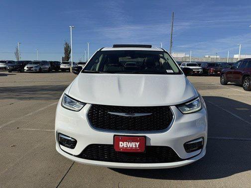 2024 Chrysler Pacifica Limited AWD