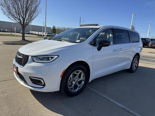 2024 Chrysler Pacifica Limited AWD