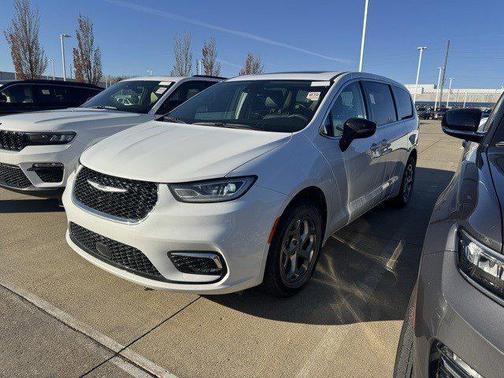 2024 Chrysler Pacifica Limited AWD