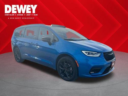 Hydro Blue Pearlcoat 2026 Chrysler Pacifica Limited