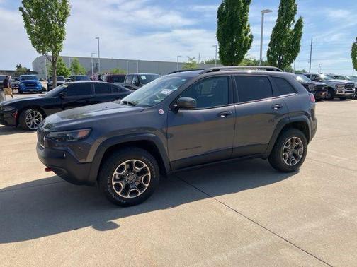 Granite Crystal Metallic Clearcoat 2021 Jeep Cherokee Trailhawk