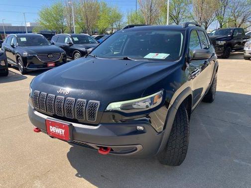 Diamond Black Crystal Pearlcoat 2020 Jeep Cherokee Trailhawk