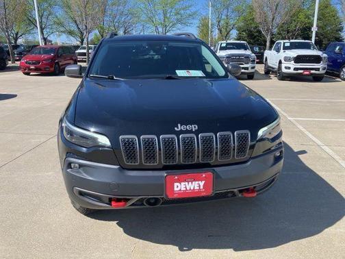 Diamond Black Crystal Pearlcoat 2020 Jeep Cherokee Trailhawk