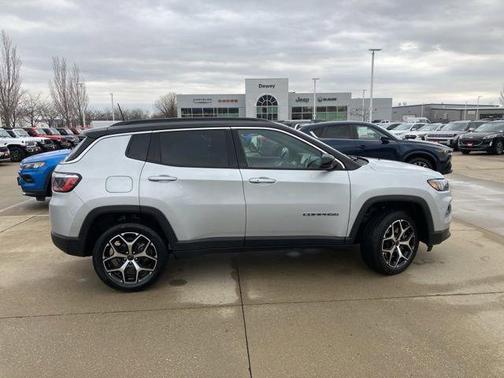 Silver Zynith Metallic Clearcoat 2025 Jeep Compass Limited