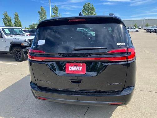 Pxj 2027 Chrysler Pacifica Limited
