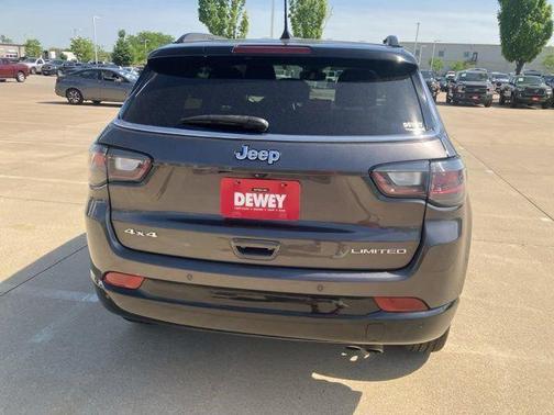 Granite Crystal Metallic Clearcoat 2022 Jeep Compass Limited