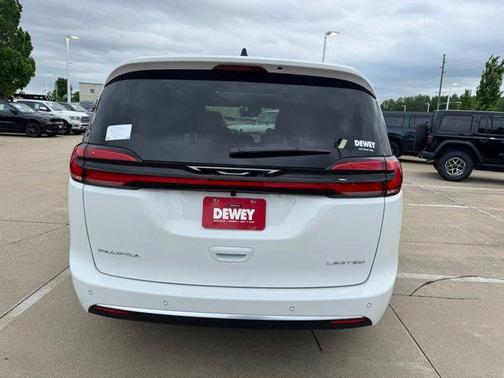 Bright White Clearcoat 2027 Chrysler Pacifica Limited
