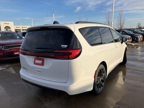 Bright White Clearcoat 2026 Chrysler Pacifica L