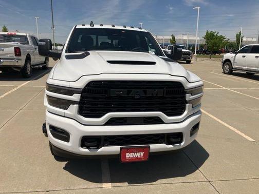 Bright White Clearcoat 2026 RAM 3500 Limited Crew Cab 4x4 8' Box
