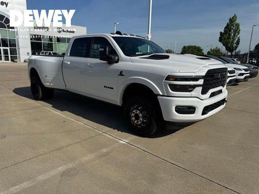 Bright White Clearcoat 2026 RAM 3500 Limited Crew Cab 4x4 8' Box