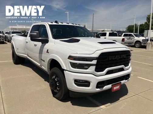Bright White Clearcoat 2026 RAM 3500 Limited Crew Cab 4x4 8' Box
