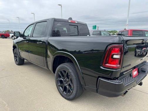 Diamond Black Crystal Pearlcoat 2026 RAM 1500 Laramie
