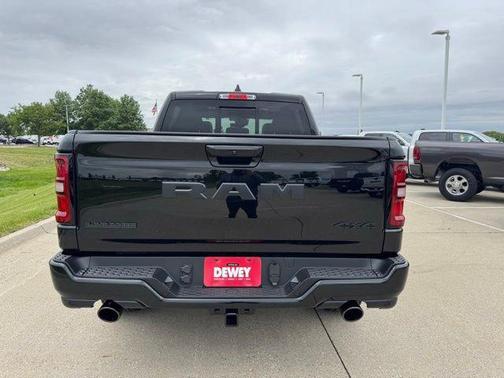 Diamond Black Crystal Pearlcoat 2026 RAM 1500 Laramie