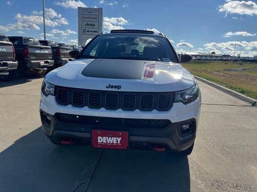 Bright White Clearcoat 2026 Jeep Compass Trailhawk