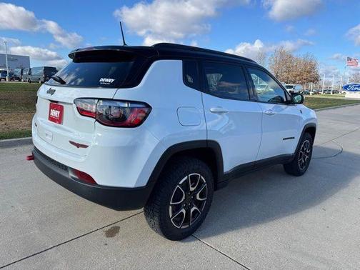 Bright White Clearcoat 2026 Jeep Compass Trailhawk