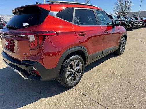 Mars Orange 2024 Kia Seltos S