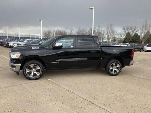 Diamond Black Crystal Pearlcoat 2023 RAM 1500 Laramie