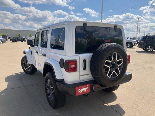 Bright White Clearcoat 2025 Jeep Wrangler 4-Door Sahara 4x4