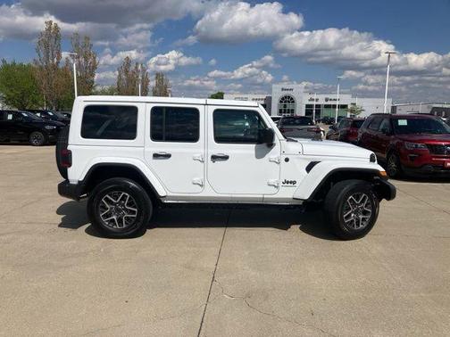 Bright White Clearcoat 2025 Jeep Wrangler 4-Door Sahara 4x4