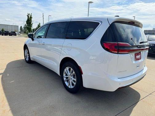 Pw7 2027 Chrysler Pacifica L