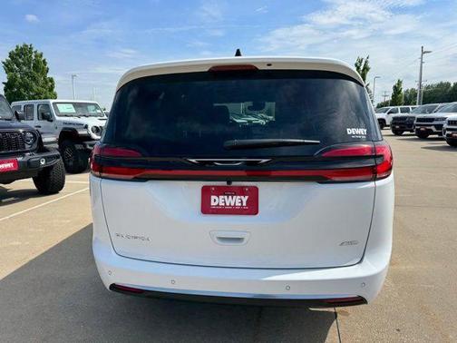 Pw7 2027 Chrysler Pacifica L