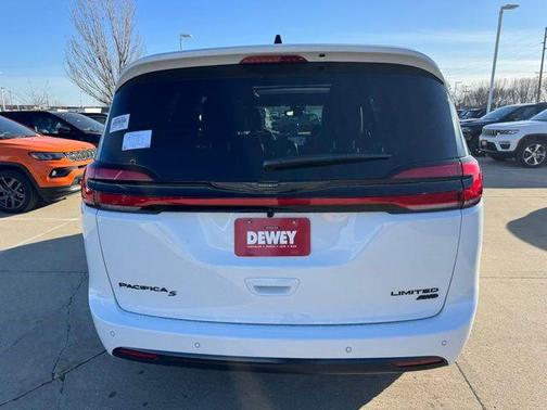 Bright White Clearcoat 2026 Chrysler Pacifica Limited