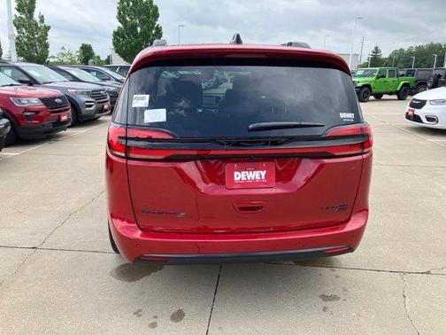 Pr6 2027 Chrysler Pacifica Limited