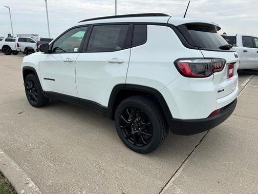 Bright White Clearcoat 2026 Jeep Compass Latitude
