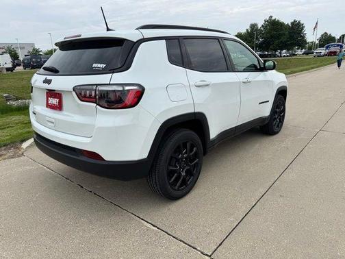Bright White Clearcoat 2026 Jeep Compass Latitude