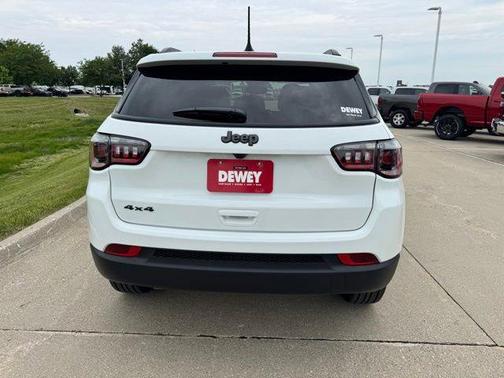 Bright White Clearcoat 2026 Jeep Compass Latitude