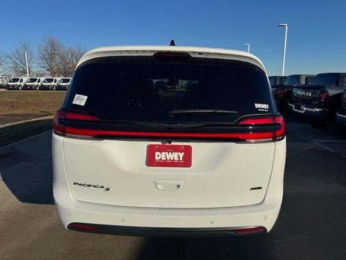 Bright White Clearcoat 2026 Chrysler Pacifica L