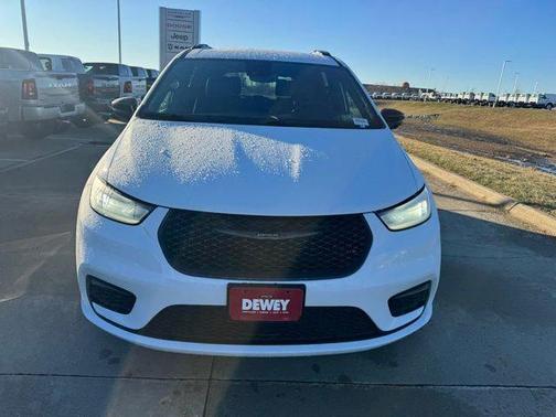 Bright White Clearcoat 2026 Chrysler Pacifica L