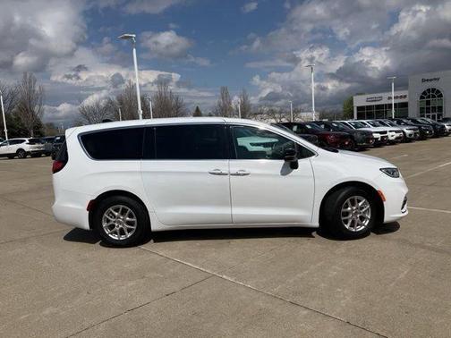 Bright White Clearcoat 2024 Chrysler Pacifica Touring L