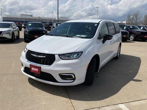 Bright White Clearcoat 2024 Chrysler Pacifica Touring L