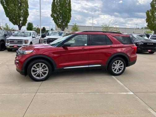 Rapid Red Metallic Tinted Clearcoat 2020 Ford Explorer XLT